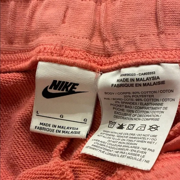 Peach nike shorts - Picture 3 of 4